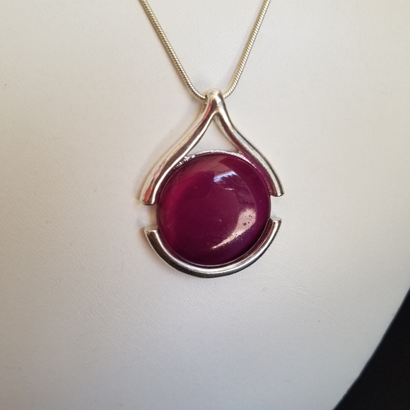 KR Stamped Necklace and Earrings Set Silver w/Dark Pink - Picture 9 of 9